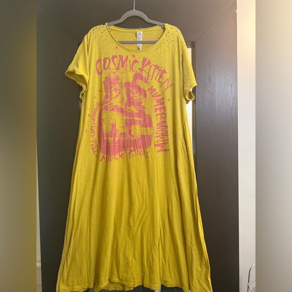 Cosmic Kitten T-Shirt Dress; Magnolia Pearl; One Size - Picture 4 of 9